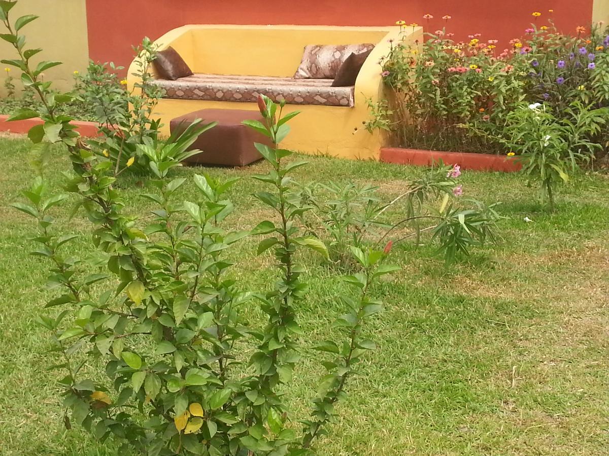 Hotel Golden Lilies Kokrobite Exterior foto